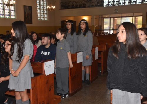 12 nuevos hijos, presenta el colegio a Dios