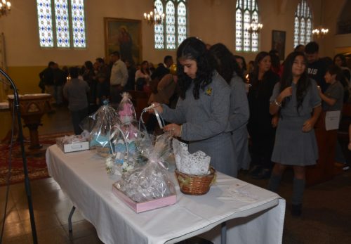 12 nuevos hijos, presenta el colegio a Dios