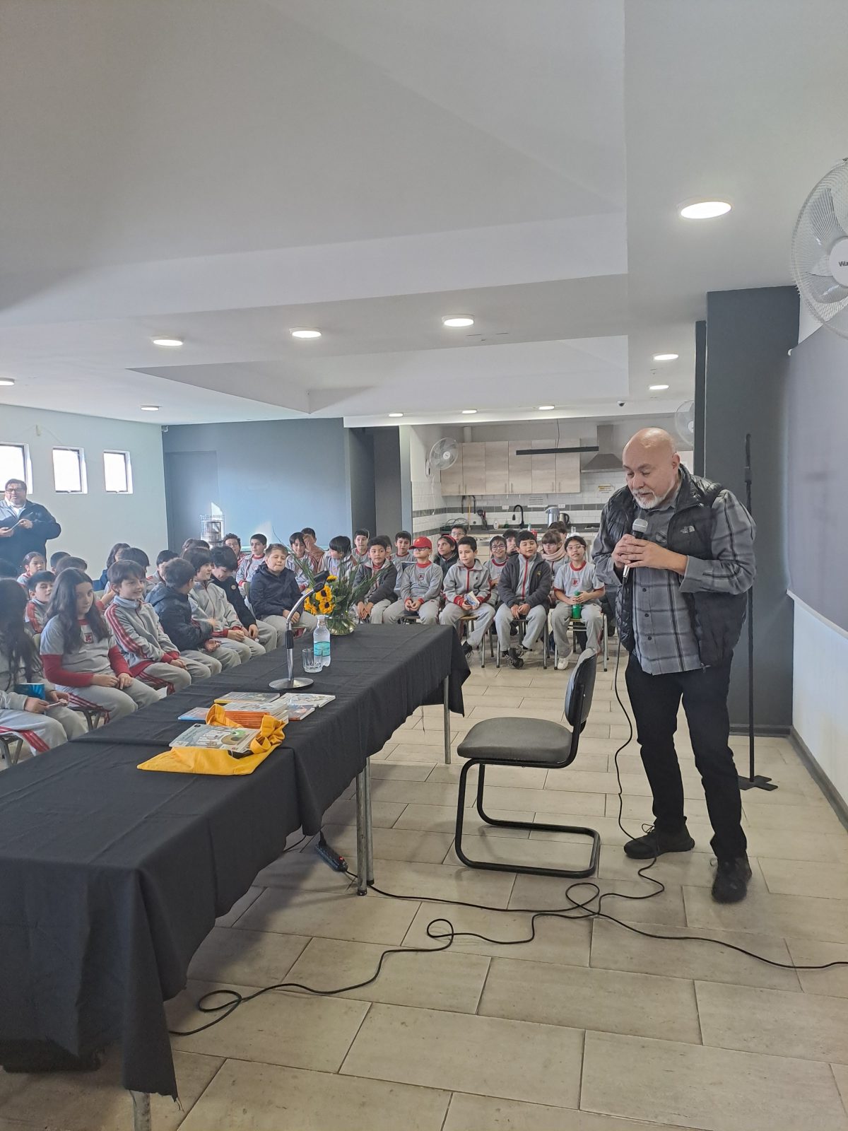 Visita de Esteban Cabezas