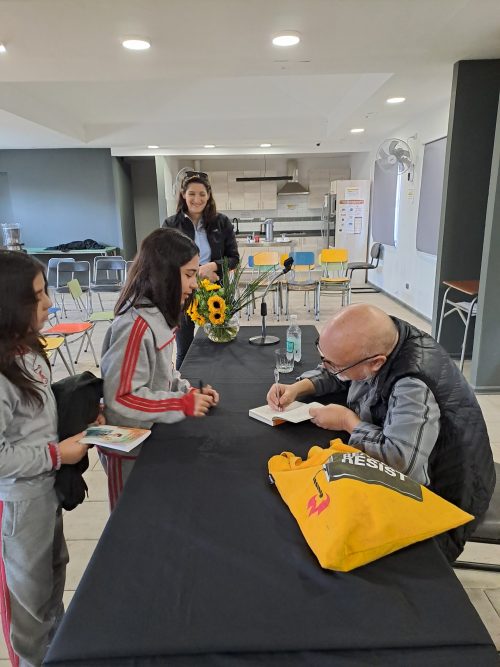 Visita de escritor Esteban Cabezas al Colegio San Marcos
