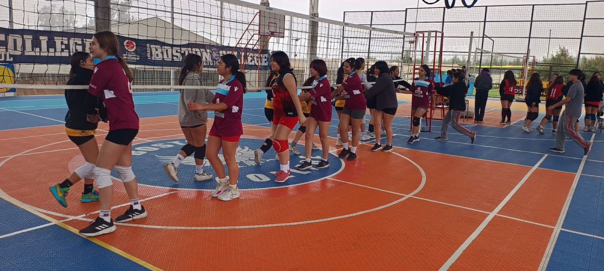 Participación del Colegio San Marcos en las Olimpiadas de Voleibol Femenino