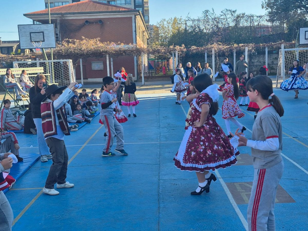 VIII versión del Campeonato de Cueca “Profesor Juan Escobedo”