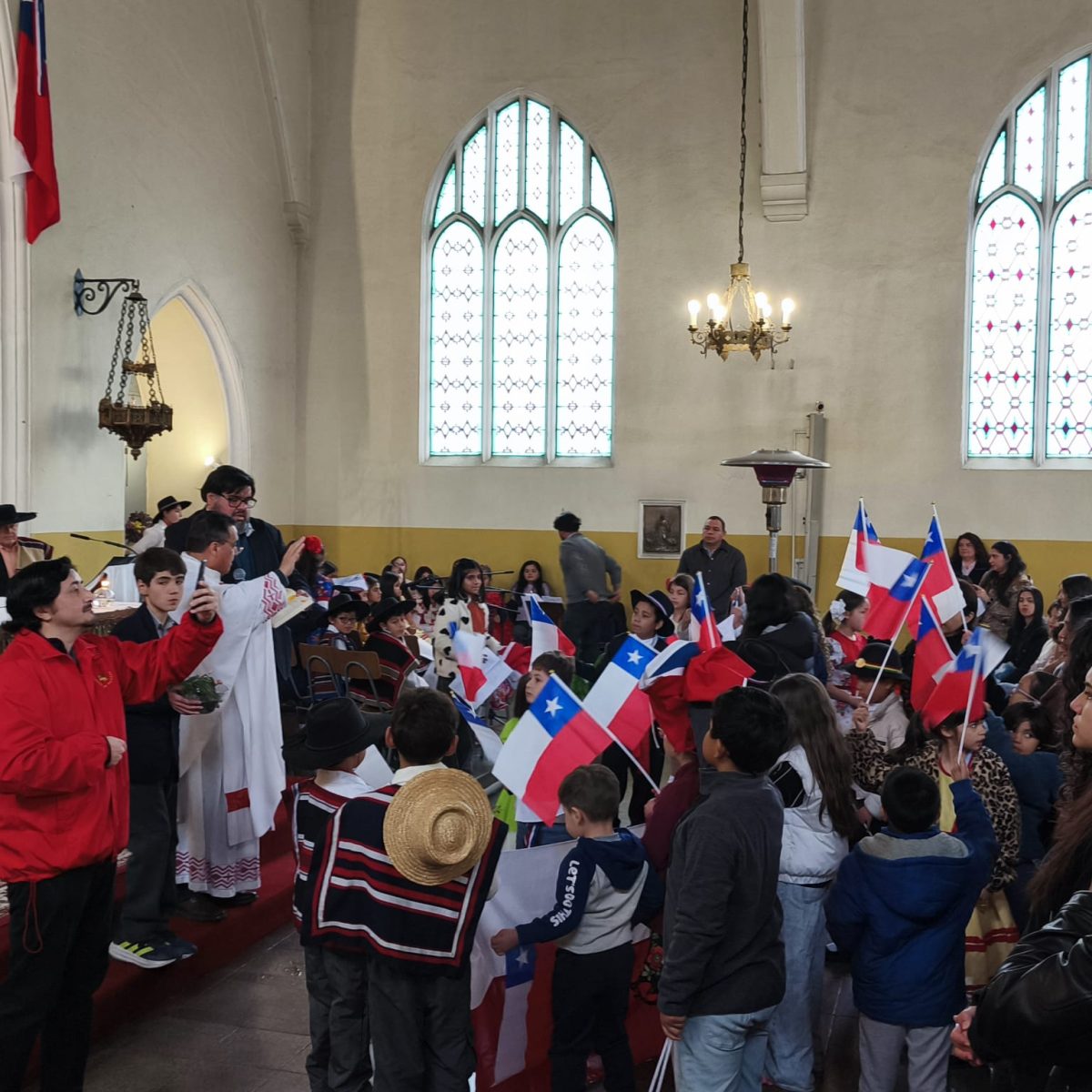 Con Fe y entusiasmo, la comunidad se reunió a orar por Chile, en la misa a la chilena