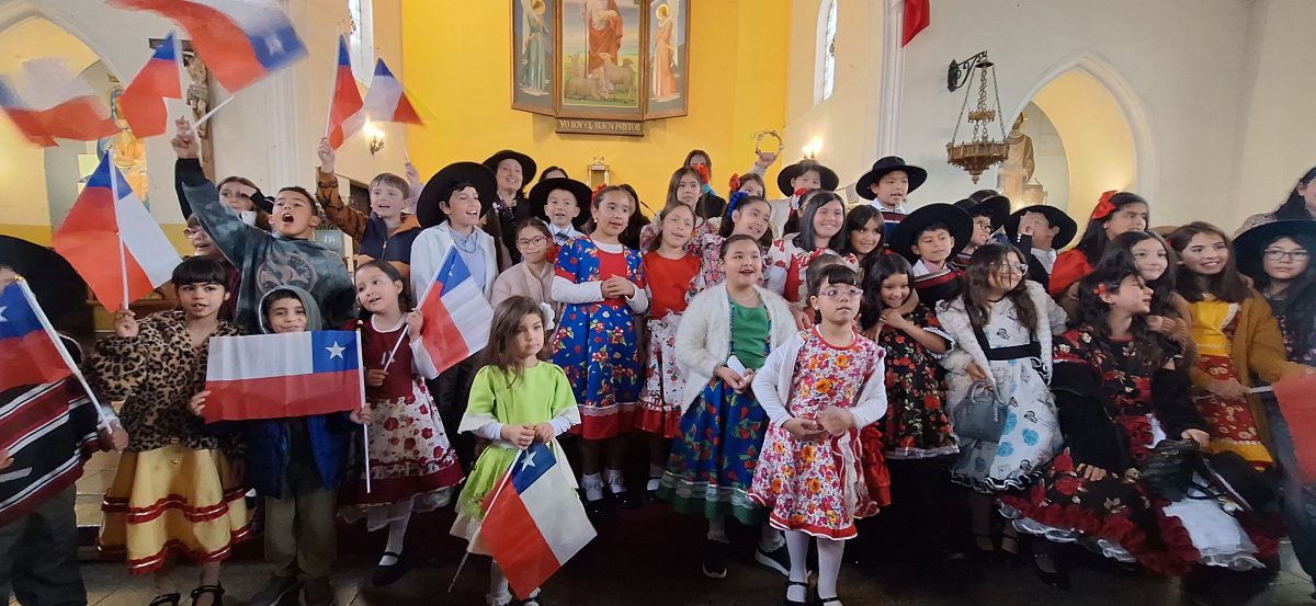 Con Fe y entusiasmo, la comunidad se reunió a orar por Chile, en la misa a la chilena
