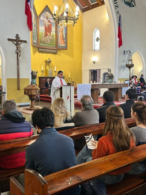 Con Fe y entusiasmo, la comunidad se reunió a orar por Chile, en la misa a la chilena