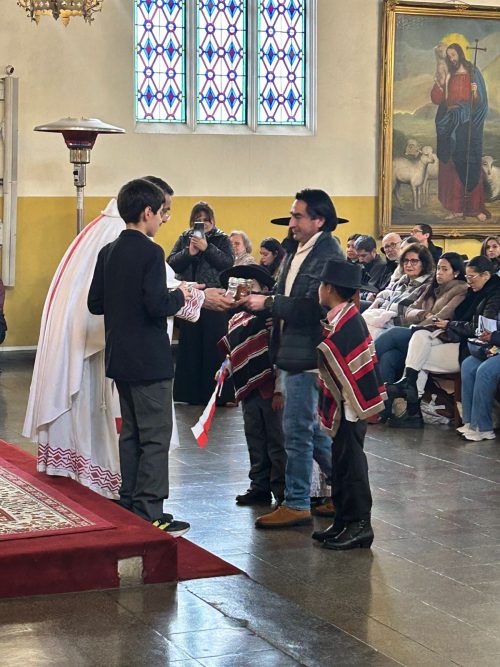 Con Fe y entusiasmo, la comunidad se reunió a orar por Chile, en la misa a la chilena