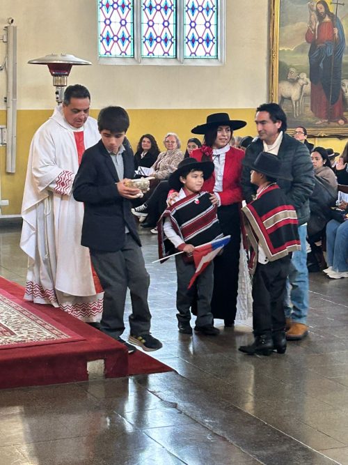 Con Fe y entusiasmo, la comunidad se reunió a orar por Chile, en la misa a la chilena