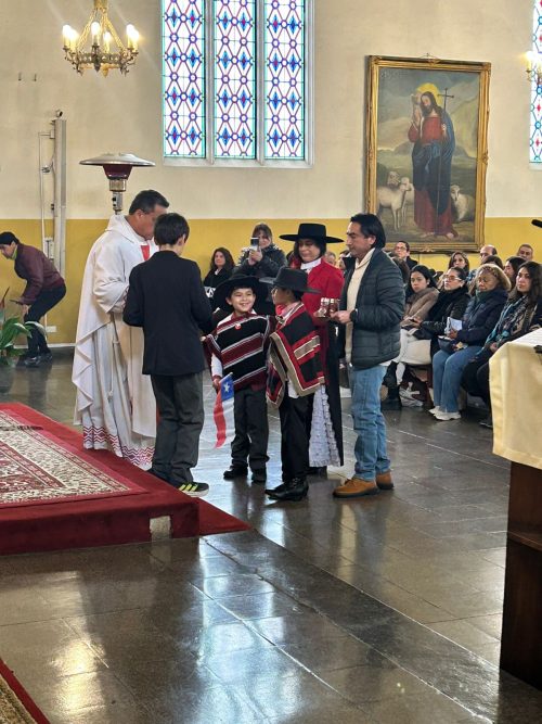 Con Fe y entusiasmo, la comunidad se reunió a orar por Chile, en la misa a la chilena