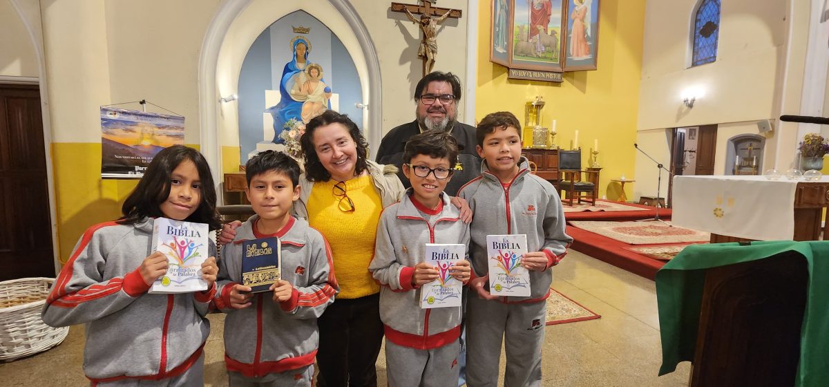 Niños y jóvenes de la Catequesis Eucarística, celebraron liturgia de entrega de la Palabra