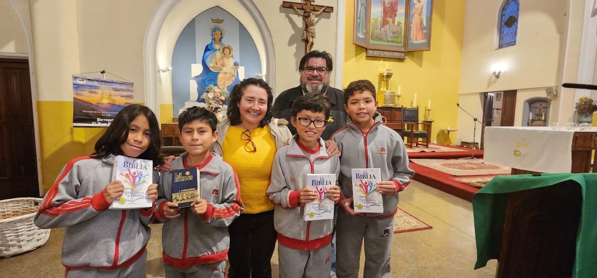 Niños y jóvenes de la Catequesis Eucarística, celebraron liturgia de entrega de la Palabra