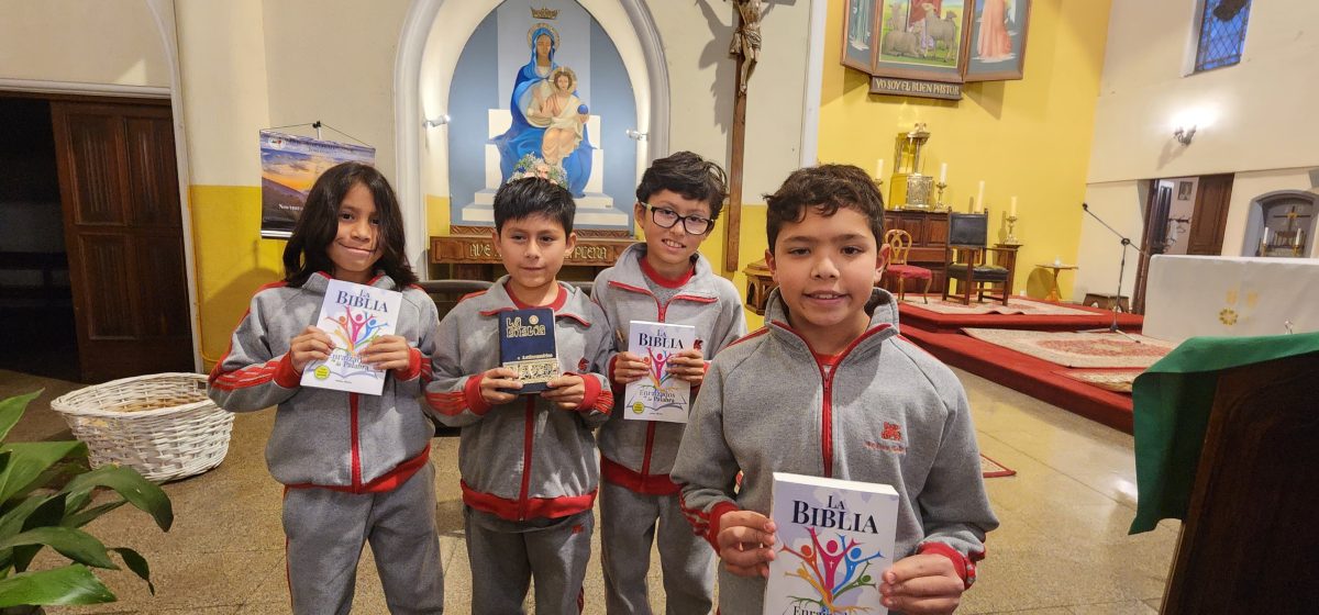 Niños y jóvenes de la Catequesis Eucarística, celebraron liturgia de entrega de la Palabra