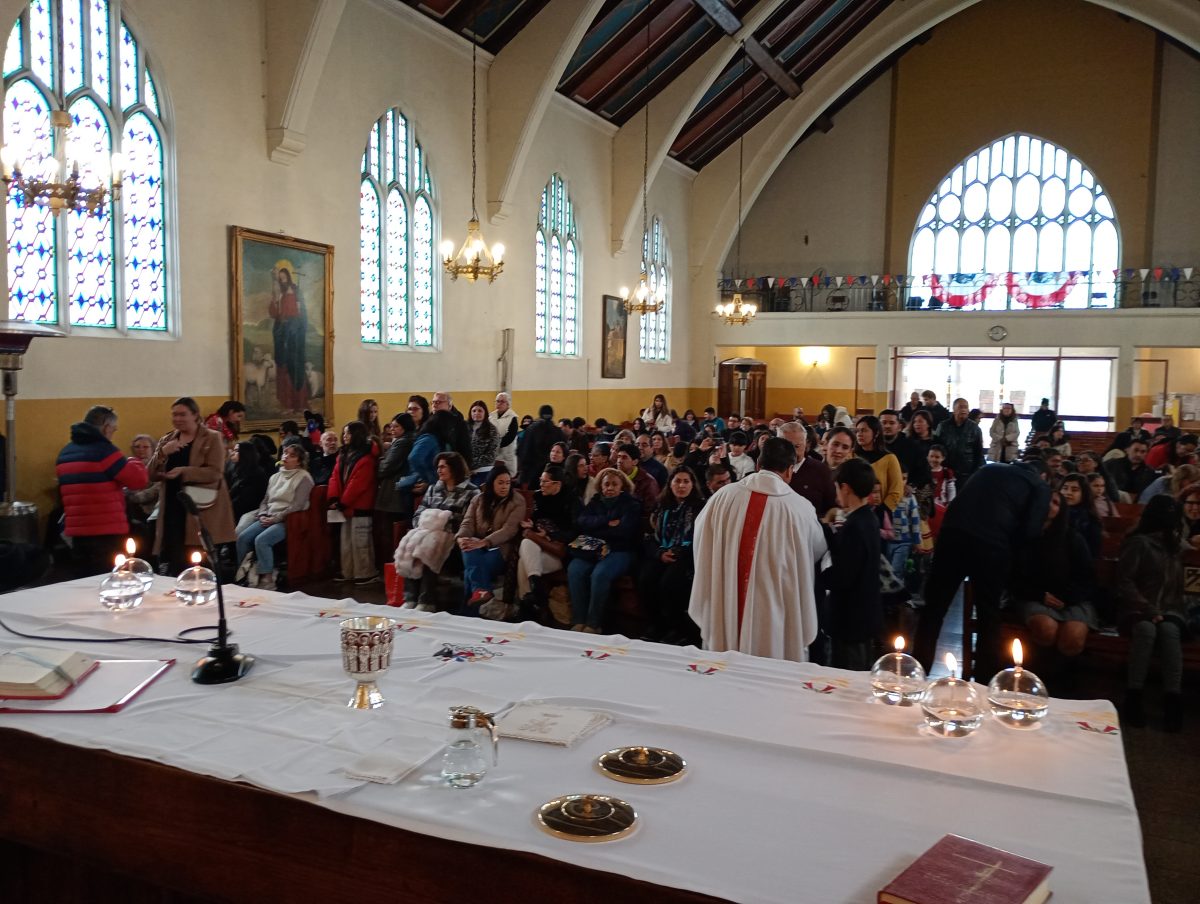 Con Fe y entusiasmo, la comunidad se reunió a orar por Chile, en la misa a la chilena