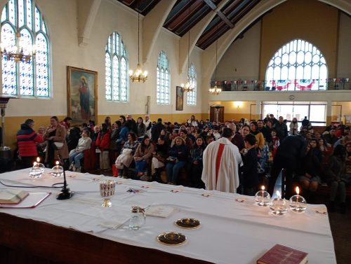 Con Fe y entusiasmo, la comunidad se reunió a orar por Chile, en la misa a la chilena