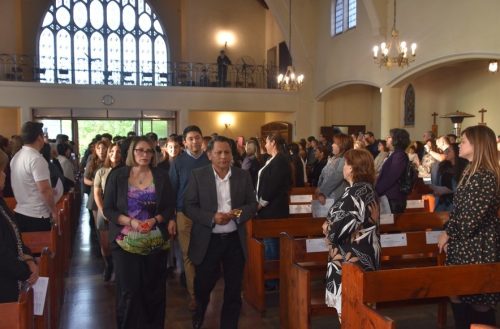 25 Miembros de la Comunidad Reciben el Sacramento de la Confirmación