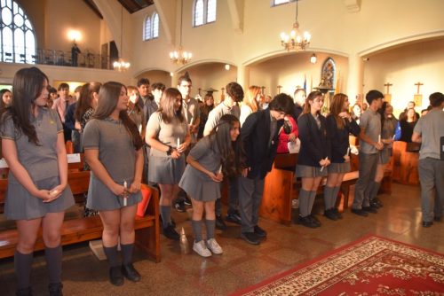 25 Miembros de la Comunidad Reciben el Sacramento de la Confirmación