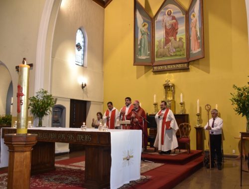 25 Miembros de la Comunidad Reciben el Sacramento de la Confirmación