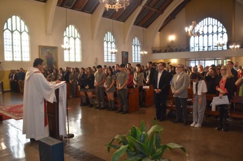 25 Miembros de la Comunidad Reciben el Sacramento de la Confirmación