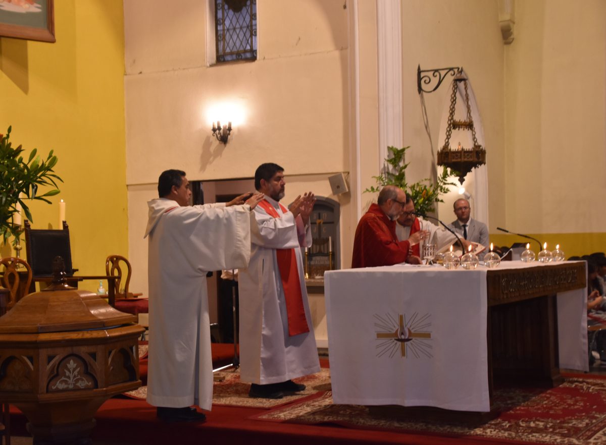 25 Miembros de la Comunidad Reciben el Sacramento de la Confirmación