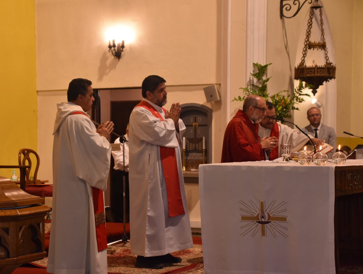 25 Miembros de la Comunidad Reciben el Sacramento de la Confirmación