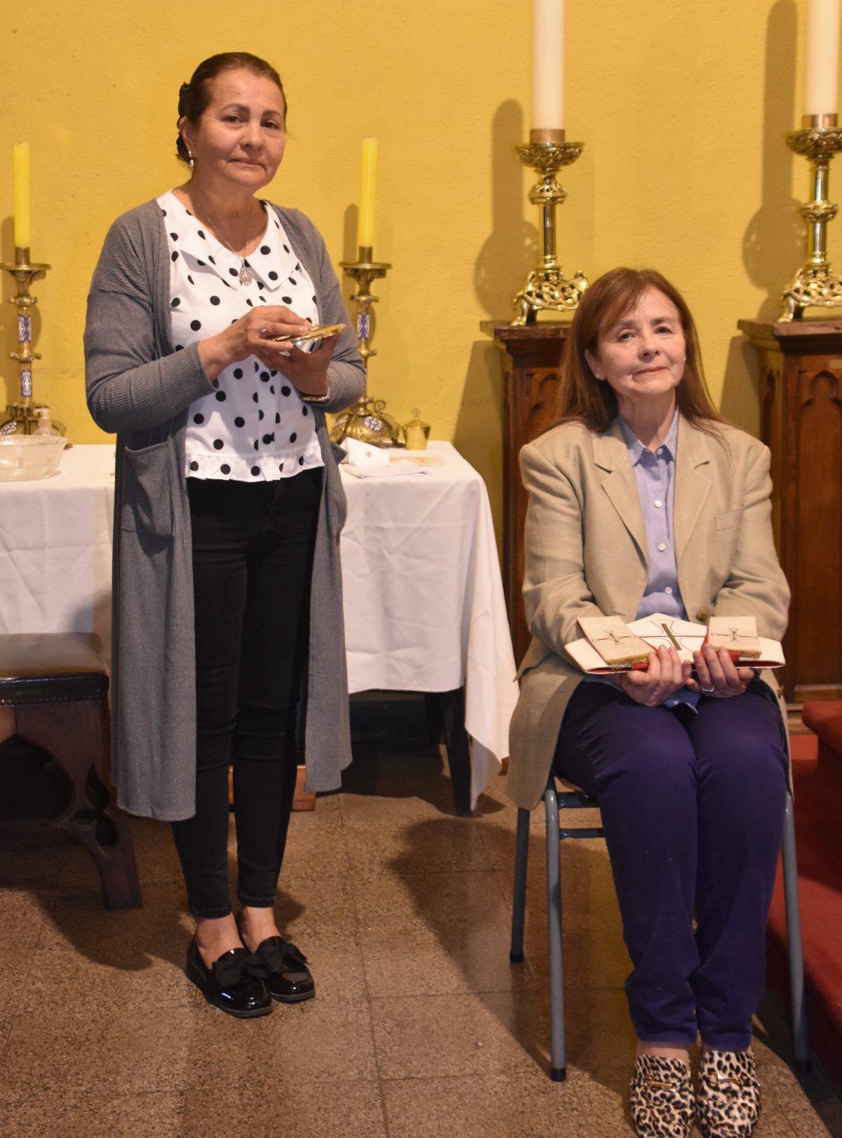 25 Miembros de la Comunidad Reciben el Sacramento de la Confirmación