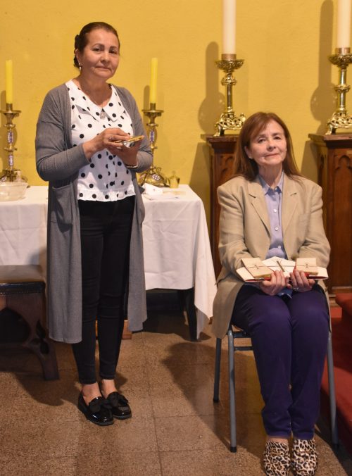 25 Miembros de la Comunidad Reciben el Sacramento de la Confirmación