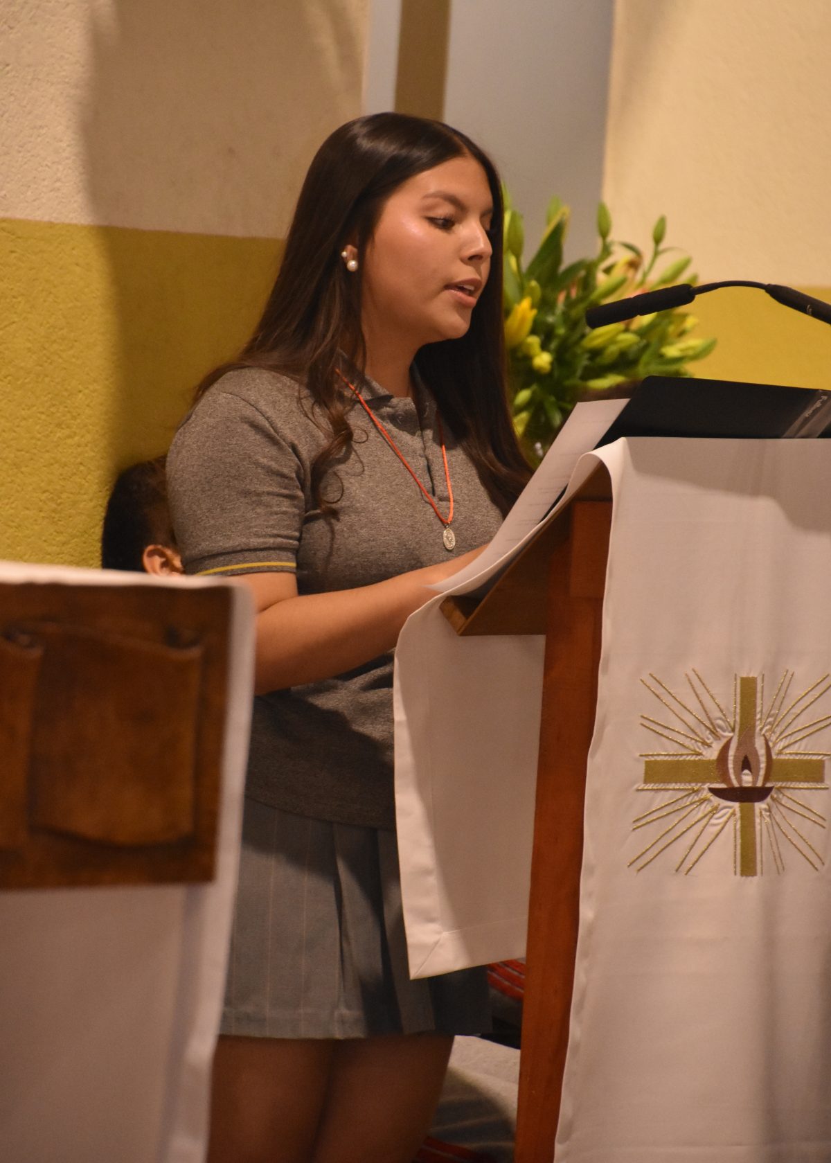 25 Miembros de la Comunidad Reciben el Sacramento de la Confirmación