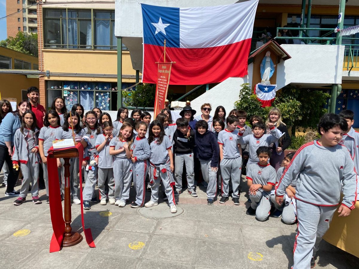 Presentación de los Estudiantes de Quinto Básico en el Mes de la Sagrada Escritura