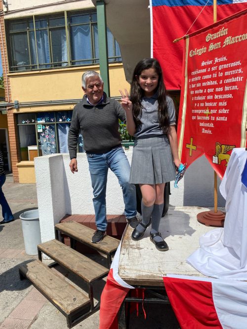 Presentación de los Estudiantes de Quinto Básico en el Mes de la Sagrada Escritura