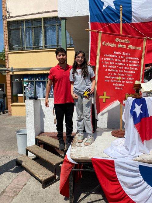 Presentación de los Estudiantes de Quinto Básico en el Mes de la Sagrada Escritura
