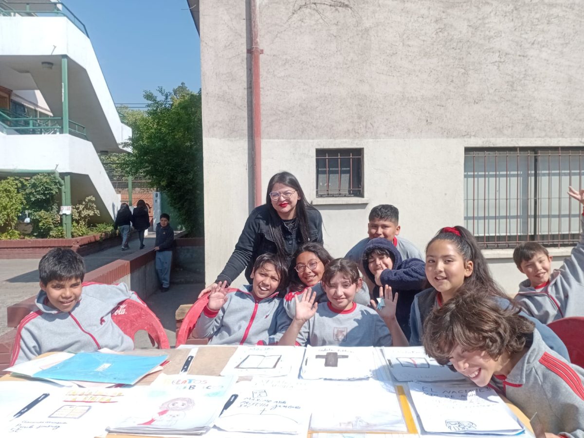 Presentación de los Estudiantes de Quinto Básico en el Mes de la Sagrada Escritura