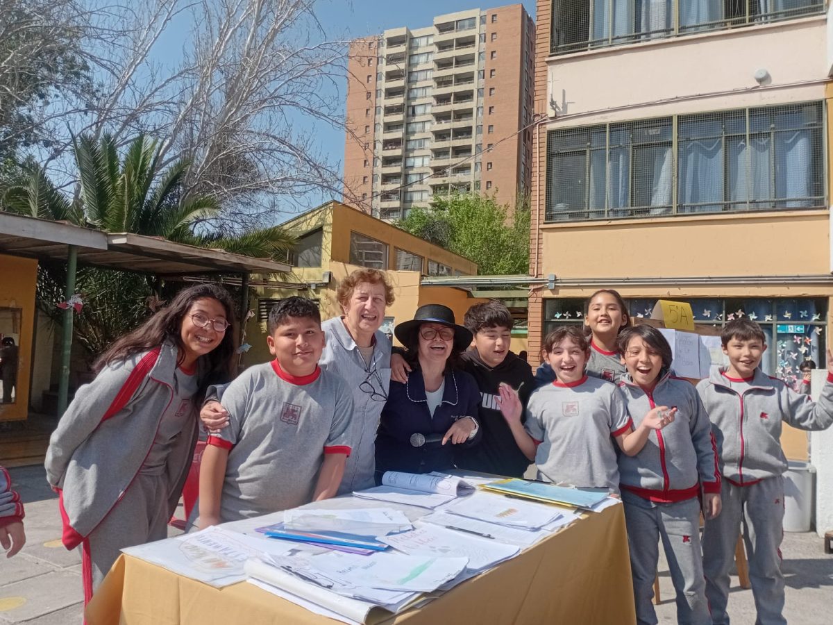 Presentación de los Estudiantes de Quinto Básico en el Mes de la Sagrada Escritura