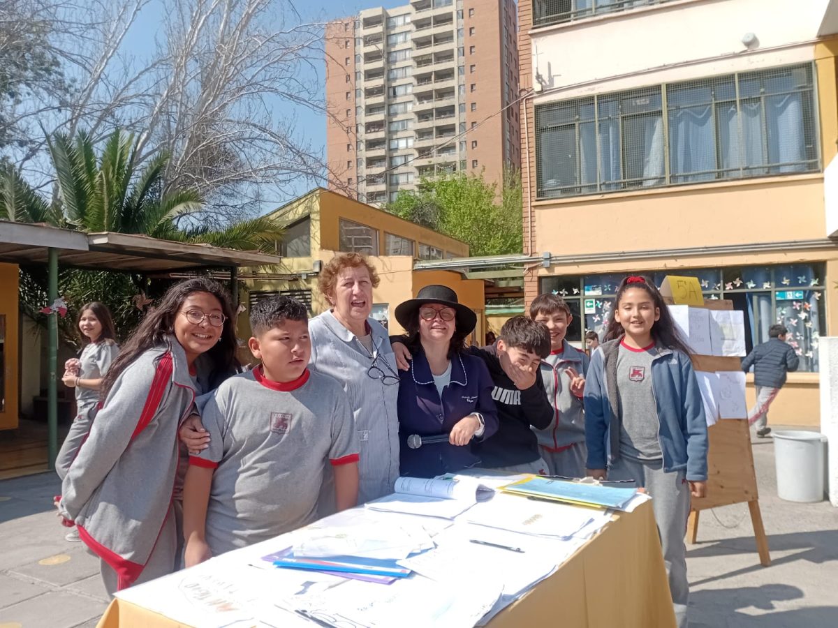 Presentación de los Estudiantes de Quinto Básico en el Mes de la Sagrada Escritura