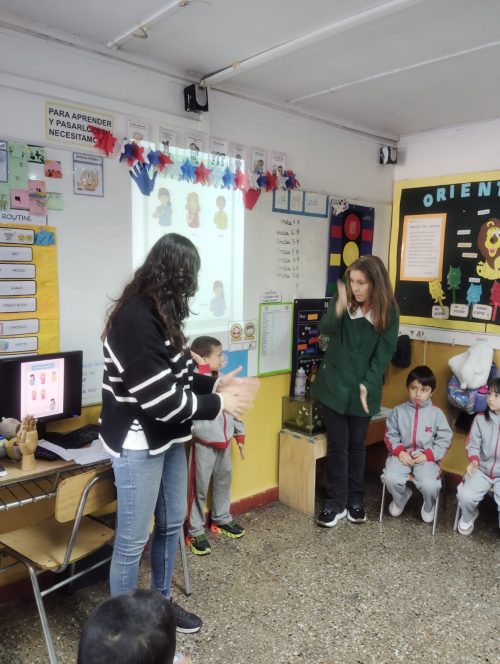 Conociendo la Lengua de Señas.
