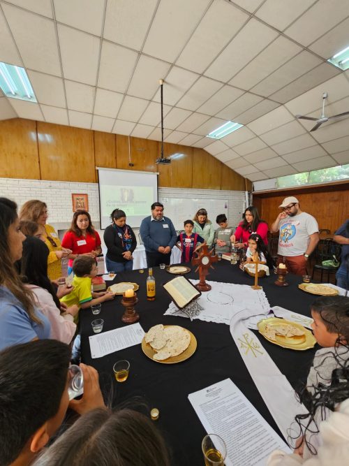 Pastoral de Padres del Colegio San Marcos Profundiza en la Eucaristía bajo la Luz de Emaús