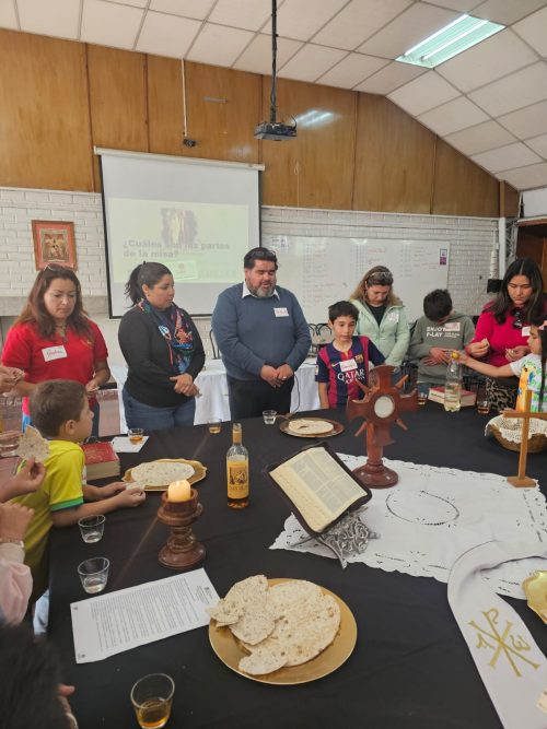 Pastoral de Padres del Colegio San Marcos Profundiza en la Eucaristía bajo la Luz de Emaús