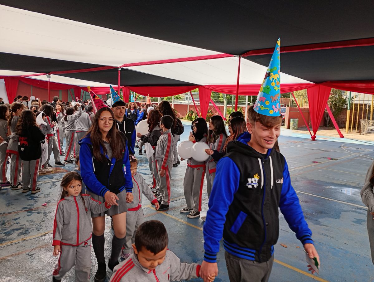 Emotiva despedida a los estudiantes de Cuarto Medio 2025