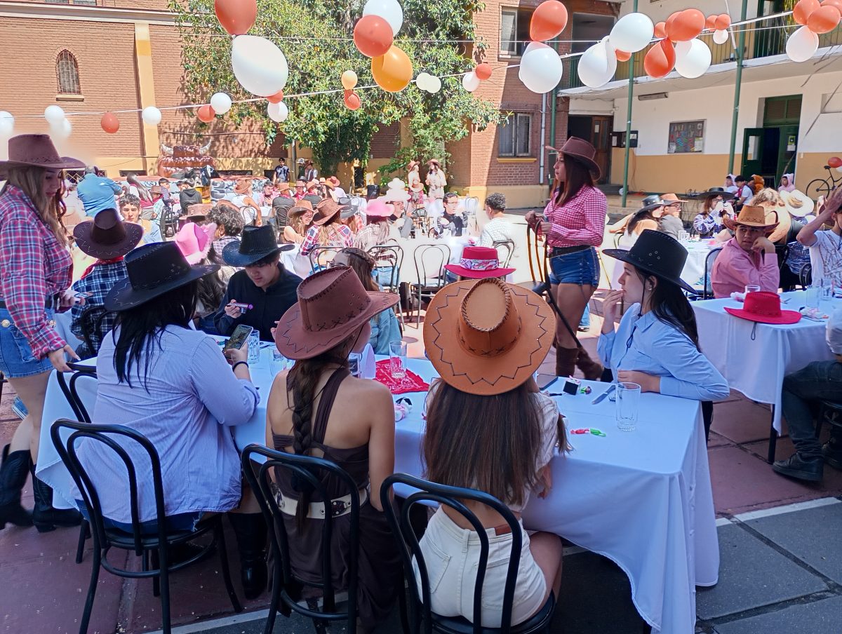 Emotiva despedida a los estudiantes de Cuarto Medio 2025