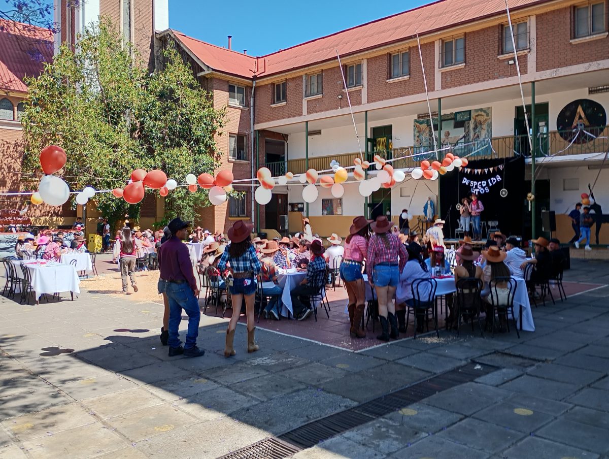 Emotiva despedida a los estudiantes de Cuarto Medio 2025