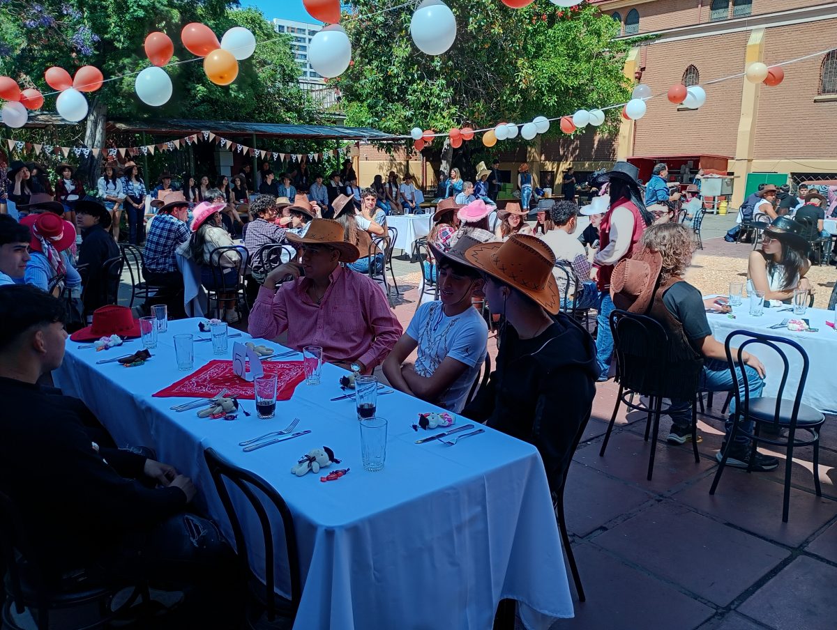 Emotiva despedida a los estudiantes de Cuarto Medio 2025