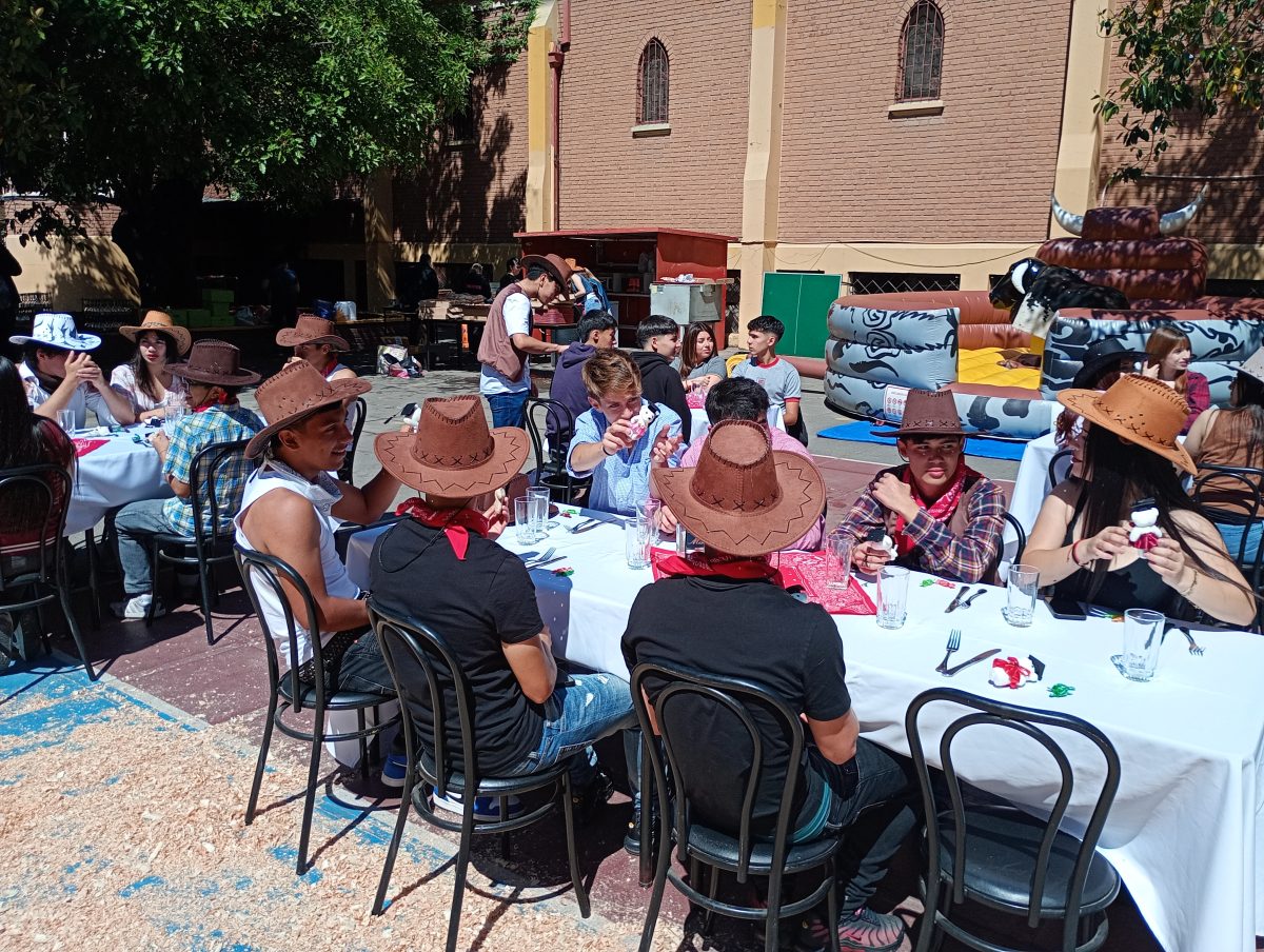 Emotiva despedida a los estudiantes de Cuarto Medio 2025