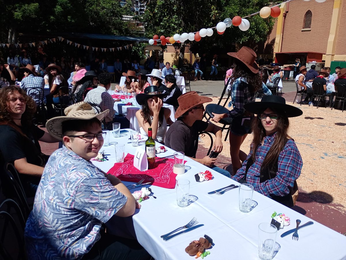 Emotiva despedida a los estudiantes de Cuarto Medio 2025