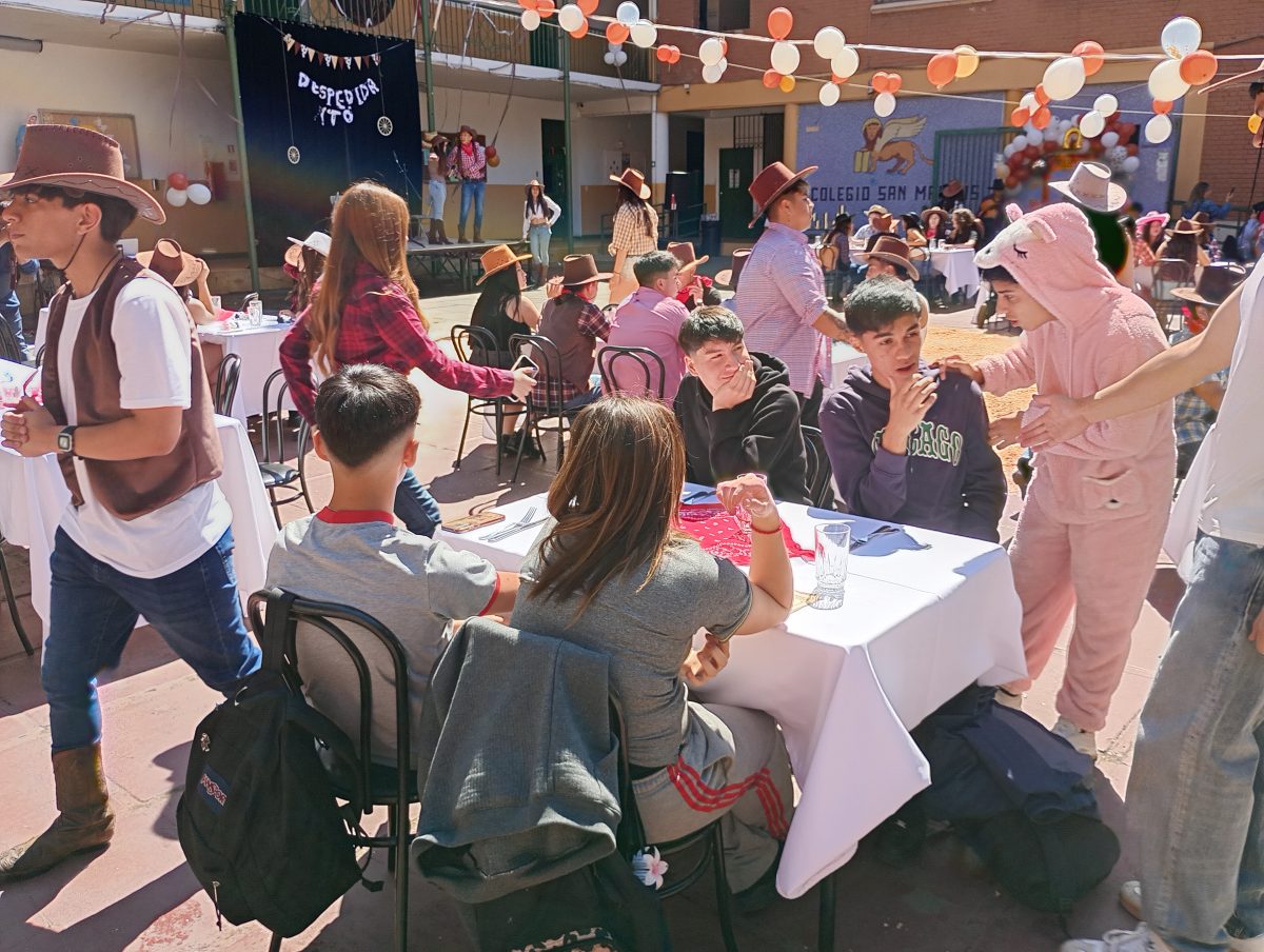 Emotiva despedida a los estudiantes de Cuarto Medio 2025