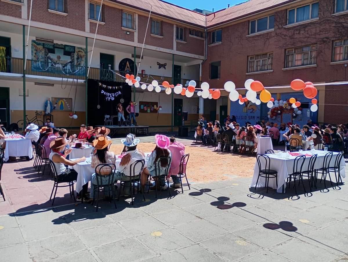 Emotiva despedida a los estudiantes de Cuarto Medio 2025