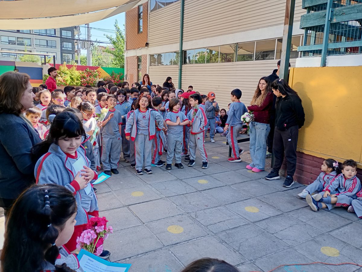 Se dio inicio al Mes de María, con oraciones comunitarias en cada ciclo.