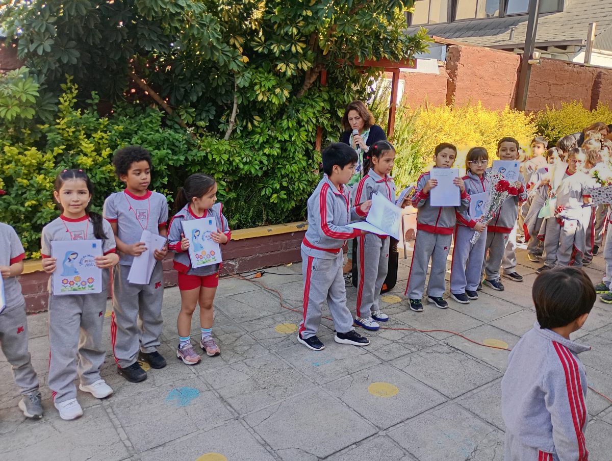 Se dio inicio al Mes de María, con oraciones comunitarias en cada ciclo.