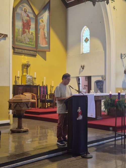 Funcionarios del Colegio San Marcos celebra la Luz de la Navidad