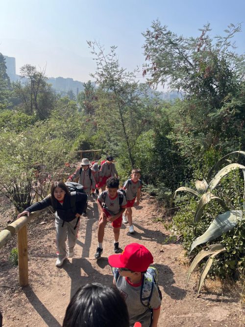 Estudiantes de 3° Básico realizaron enriquecedora salida pedagógica al Cerro San Cristóbal