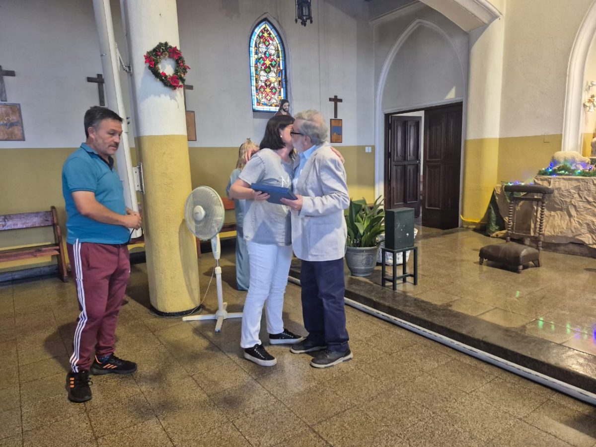 Funcionarios del Colegio San Marcos celebra la Luz de la Navidad