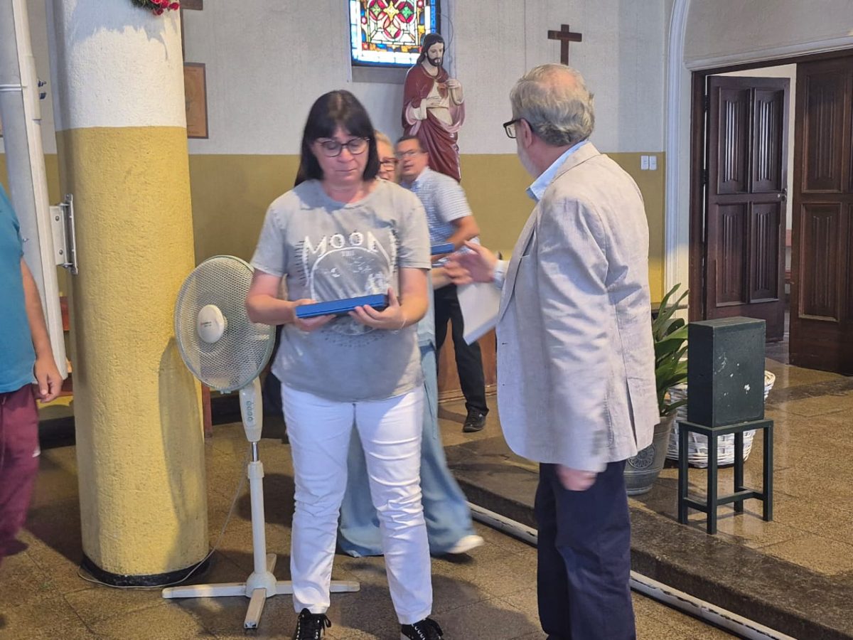 Funcionarios del Colegio San Marcos celebra la Luz de la Navidad