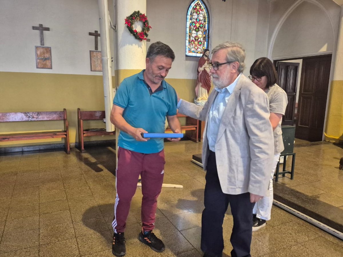 Funcionarios del Colegio San Marcos celebra la Luz de la Navidad